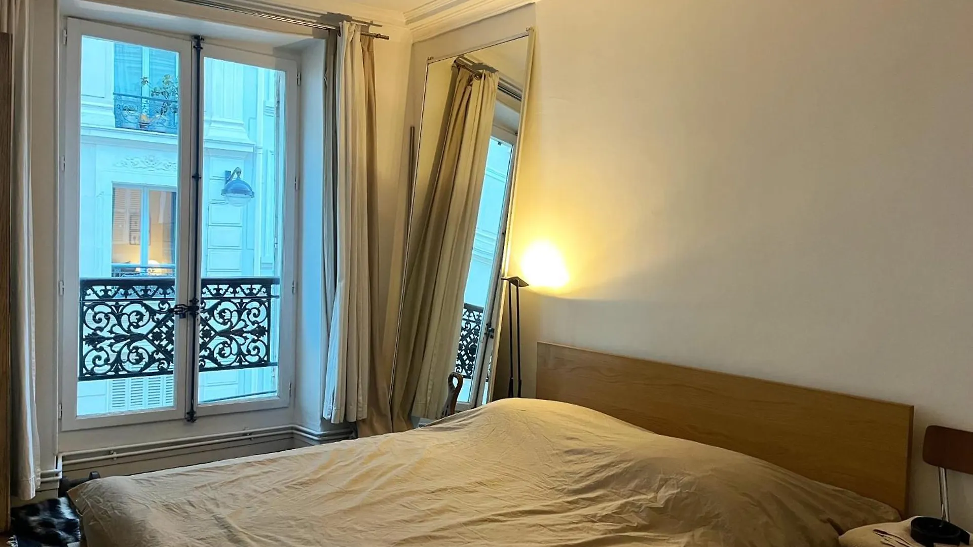 Charming Spacious T2 In The 18Th - París Francia