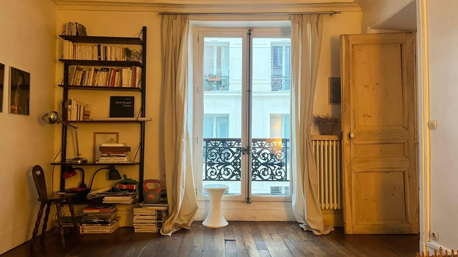 Charming Spacious T2 In The 18Th - París 0*,  Francia