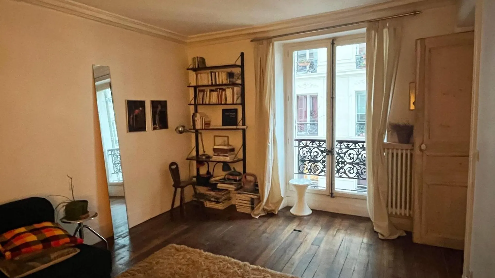 Charming Spacious T2 In The 18Th - Paris contacts